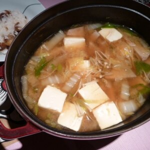 里芋白菜えのきお豆腐のお味噌汁